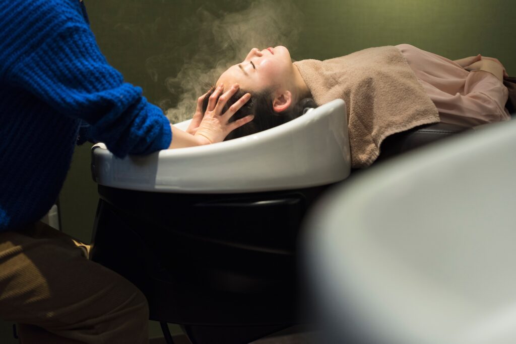 【サンテ東神奈川】縮毛矯正でボリュームを整え、触れたくなる素髪へ~神奈川県横浜市の髪質改善専門サロン~